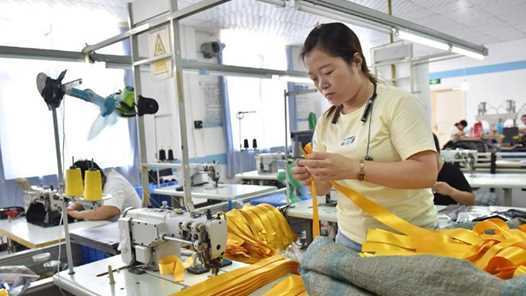 20260227081833-69a15359297fc.jpg 莒南工坊 共富好例 山东莒南县1.4万余名农民实现“家门口”就业