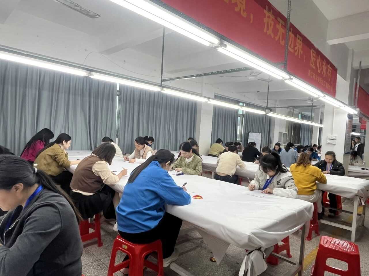 20260227082018-69a153c28890d.jpg 福建省泉州市制伞行业职工职业技能竞赛举行