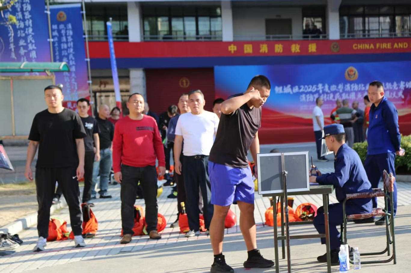 20260227082151-69a1541f208a4.jpg 以赛促训锻造应急精兵 福建省泉州市鲤城区举办微型消防站技能竞赛