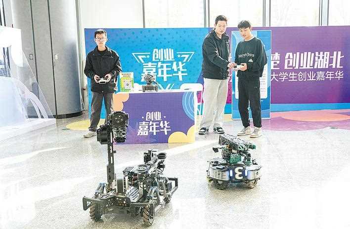 20260227082235-69a1544b60a3d.jpg 这群大学生,纷纷选择“创在湖北”