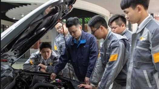 20260227082756-69a1558cf299a.jpg “首席”领航,人才与产业同频共振