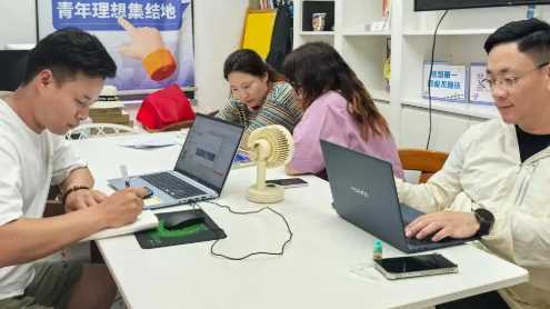 20260227083027-69a15623379c8.jpg 湖南岳阳“全程陪跑”托举创业梦