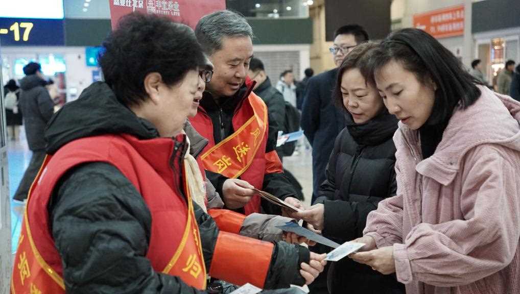 20260227083348-69a156ecc9a46.jpg 北京:候车大厅里多了“就业向导”