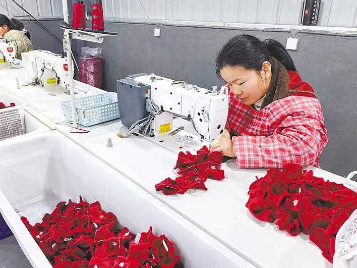 20260227083400-69a156f88cf26.jpg 带潮玩生产线回村创业