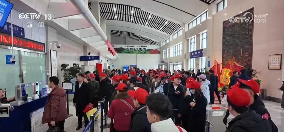 20260228043456-69a270706a2de.jpg 各地迎来复工返岗高峰 “春风”拉满节后复工复产的“进度条”