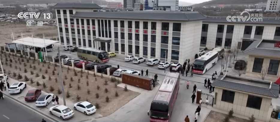 20260228043456-69a270708e107.jpg 各地迎来复工返岗高峰 “春风”拉满节后复工复产的“进度条”