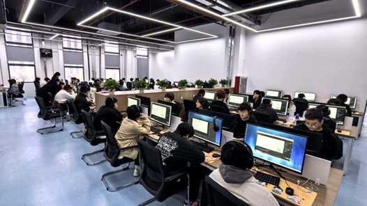 贵州“数字工位”让农民工稳得住干得好网赚项目-副业赚钱-互联网创业-资源整合歪妹网赚