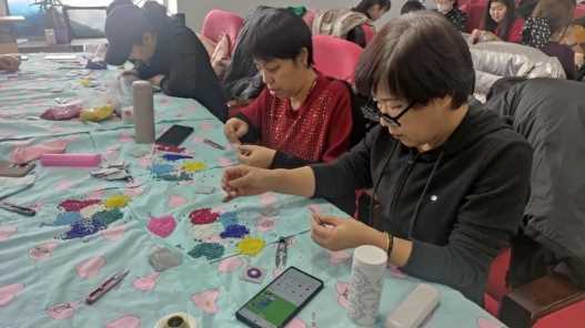 内蒙古鄂温克族自治旗总工会举办民族手工艺技能培训班网赚项目-副业赚钱-互联网创业-资源整合歪妹网赚