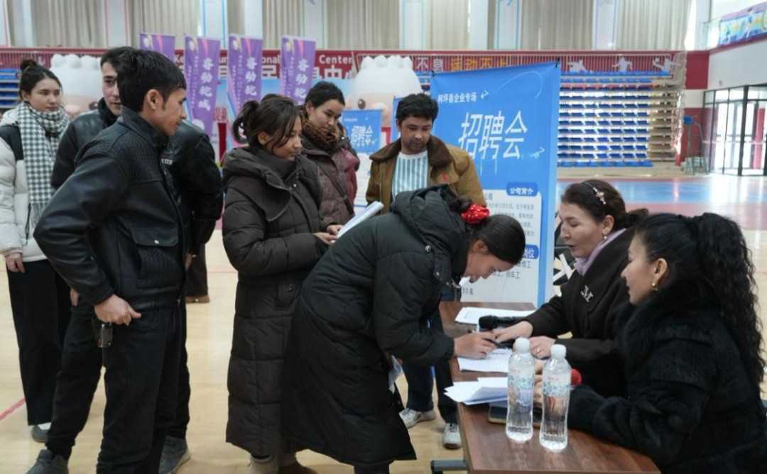 新疆阿克苏纺织服装产业巡回招聘会举行网赚项目-副业赚钱-互联网创业-资源整合歪妹网赚
