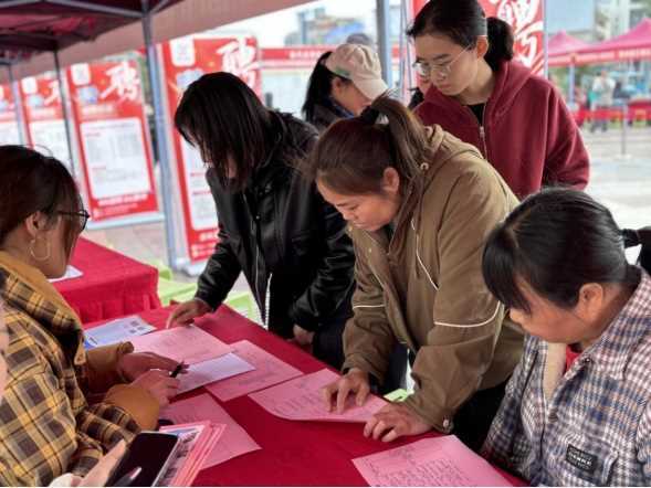 广西象州县举办2026年春风行动暨就业援助季专场招聘活动